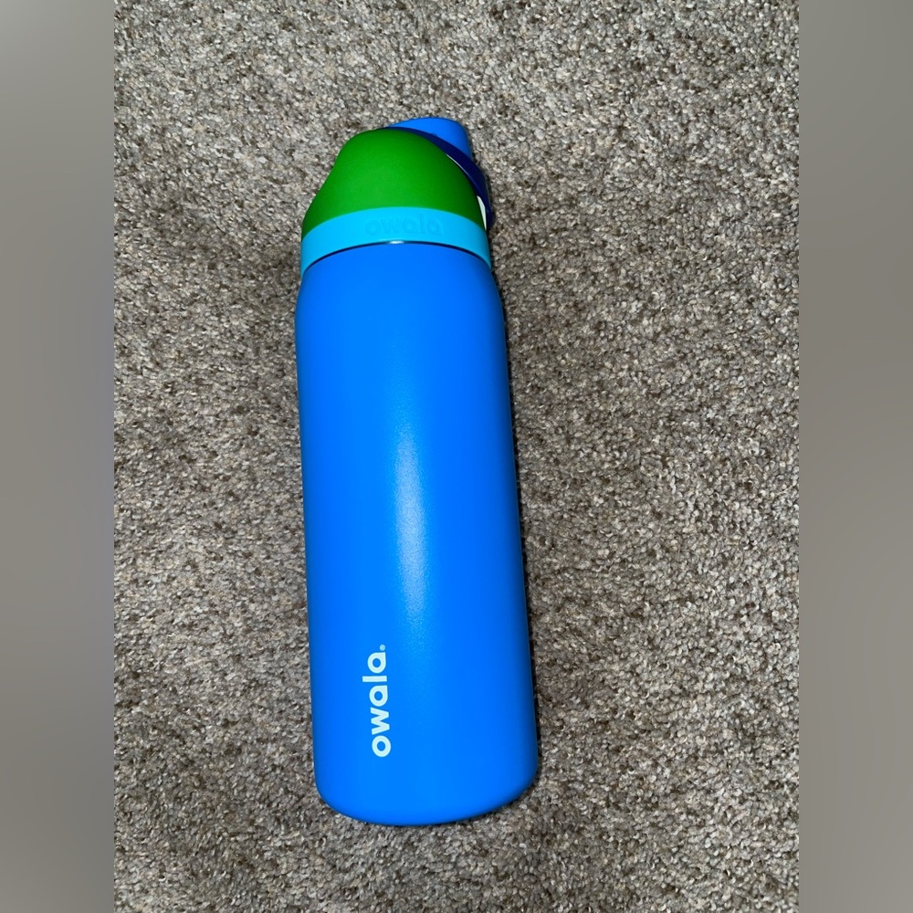 💚32oz Target Exclusive Blue Machine Owala💙